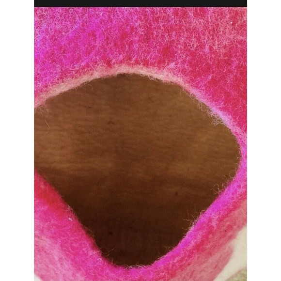 Handmade Felt Cat Bed Cave White Pink Flower 23" Base and 8" Opening Pet House - Picture 4 of 6